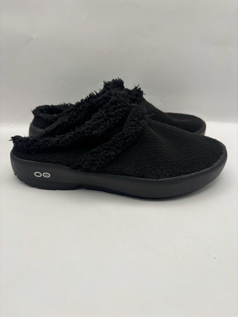 OOFOS Oocoozie Mule Black Fuzzy Clogs Women Size 8